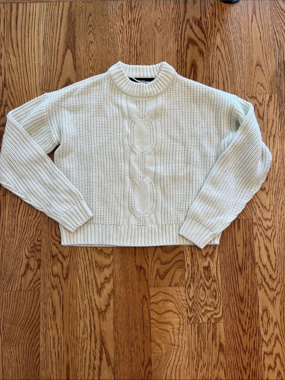 WHITE CABLE KNIT SWEATER